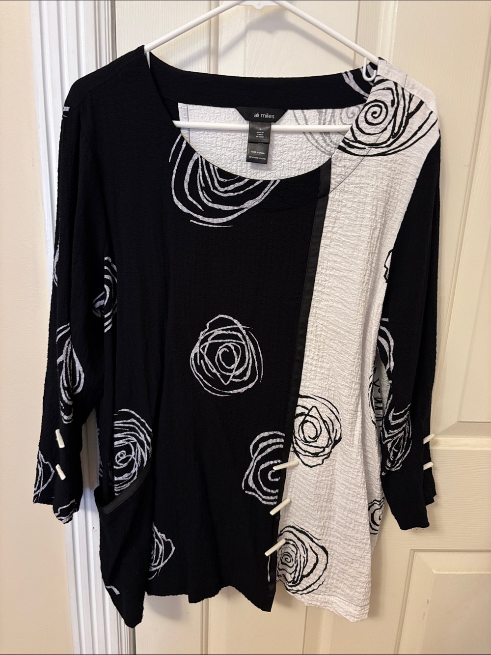 Ali Miles Black and White Floral Panel Tunic